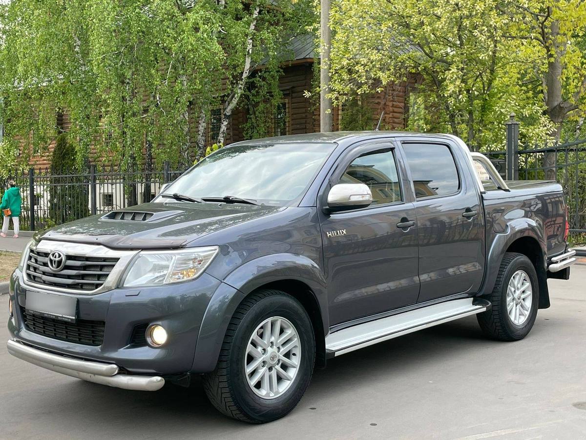 Купить Toyota Hilux VII Рестайлинг пикап двойная кабина, 2014 года, цвет:  Серый, за 2500000 руб. в Санкт-Петербурге